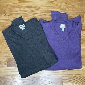 2 V-neck Old Navy Sweaters. 1 purple and 1 grey - size small